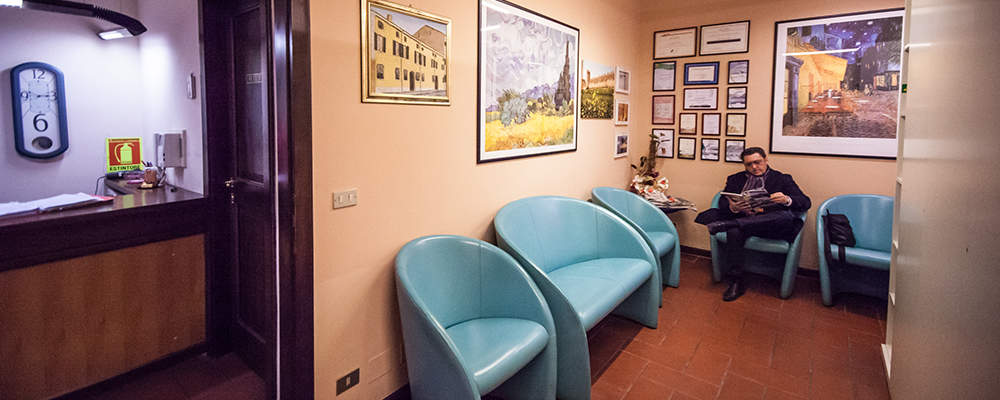 La sala di attesa dello studio dentistico del Dr. Renato Vecchiatini, Ferrara